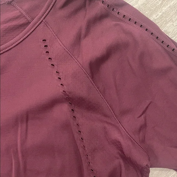 Women's Athleta Long Sleeve Burgundy Top - Picture 3 of 3